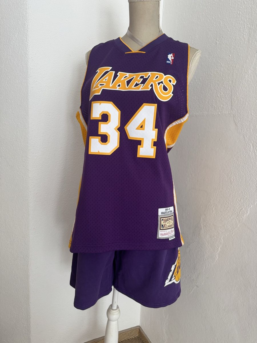 Pantaloni: Lakers shorts – Nuovo (secondo la descrizione) da Samedan venduto da Mercy_mercy