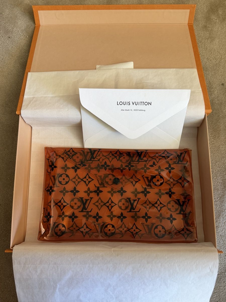 Louis Vuitton Custodie per cosmetici: Louis Vuitton Pochette Orange Monogram Transparent – Nuovo e nell'imballaggio originale da Gals venduto da sop_s7mz