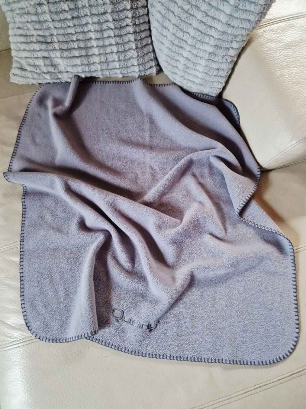 Coperte: Babydecke Quinny Grau Polyester ca. 75cm x 85cm – Usato da Hallau venduto da CHACLA