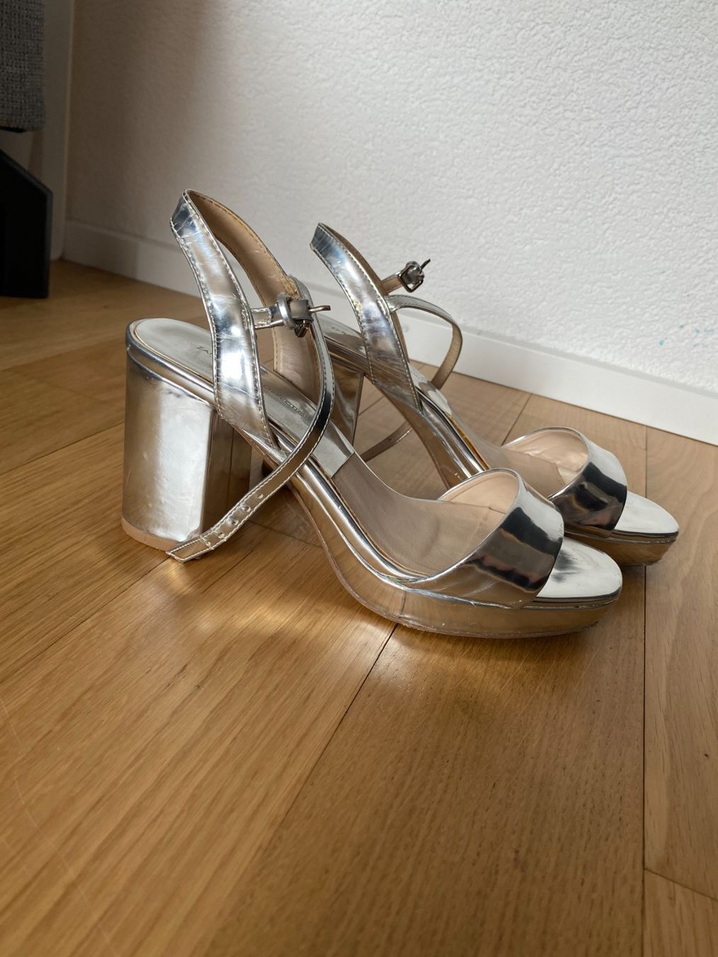 Scarpe da donna: Sandalen mit hohen Absätzen – Usato da St. Gallen venduto da art_pn78 3