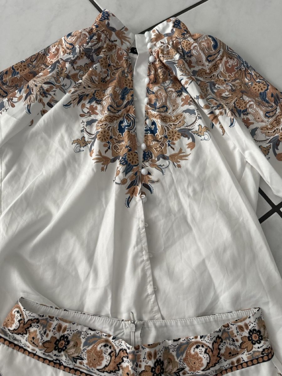 Pantaloni: Shorts mit Bluse  – Usato da Oberentfelden venduto da ulli03 2