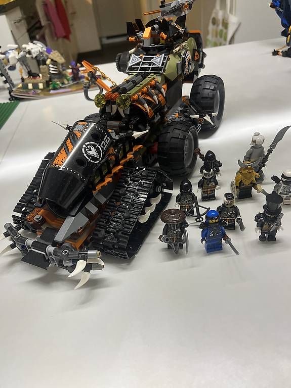 Jouets: Lego ninyago Drachen Fänger Auto  – D'occasion à Bern par DR.MAMA