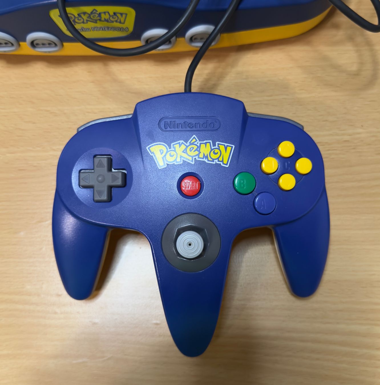 Nintendo Consoles: Pikachu Nintendo 64 Pokémon + Manette + Câbles – D'occasion à Chézard-St-Martin par Kro_Cards 3