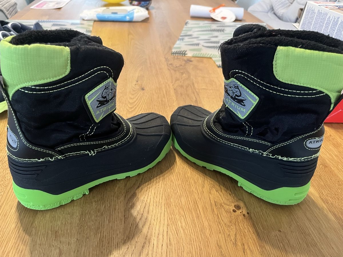 Scarpe per ragazzi: Warme Winterstiefel, Grösse 31, gebraucht – Usato da Münchenstein venduto da pricehouse 2