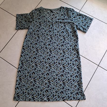 Lässiges leichtes Sommerkleid / Strandkleid im Leo Design L