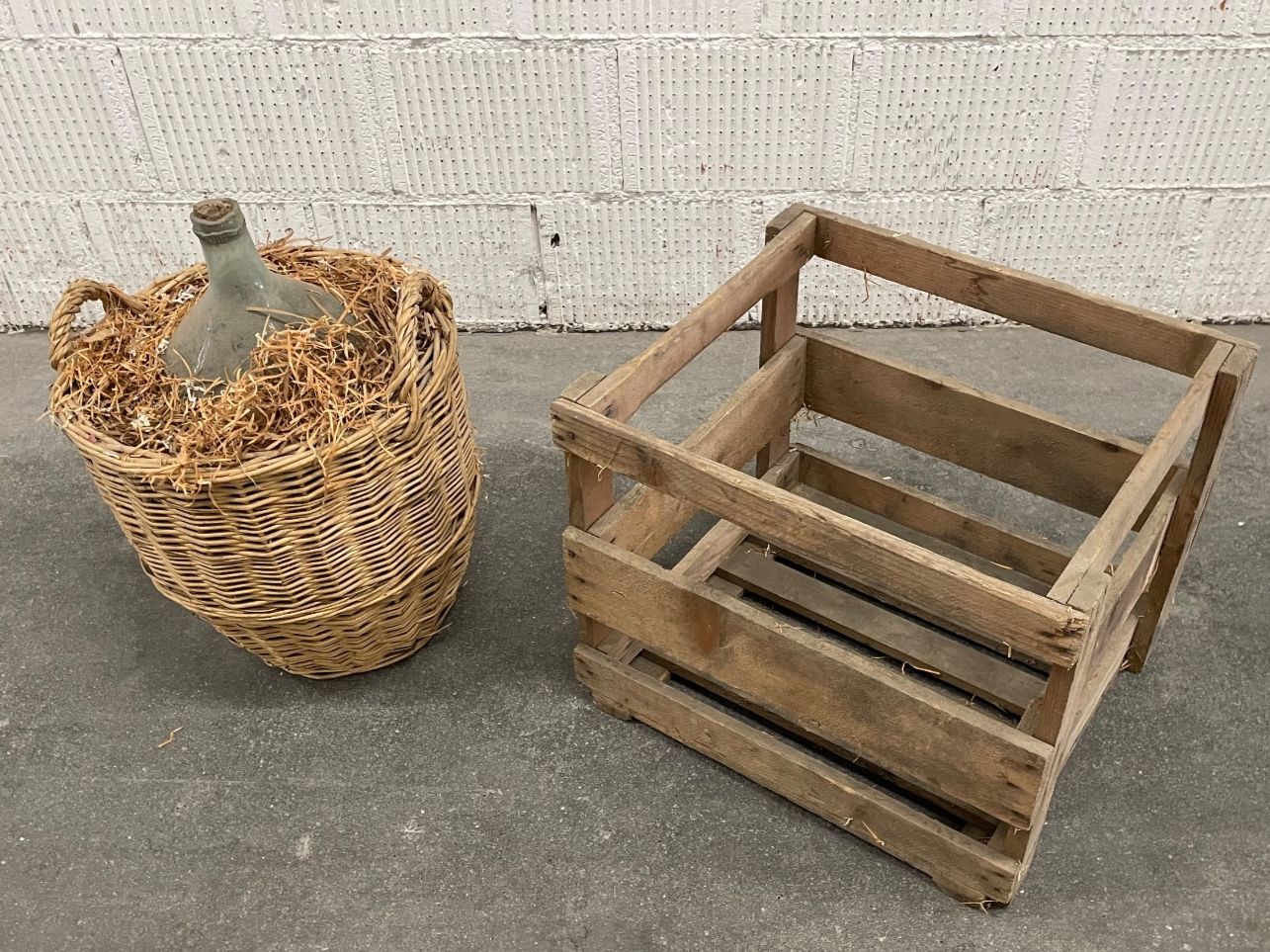 Bottiglie: Holz_Harass mit Korbflasche – Usato da Flawil venduto da Waldau1A 4