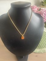 Elegante Kette mit orangefarbenem Anhänger vergoldet