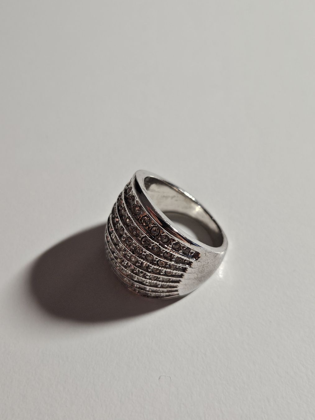 Ringe: Ring silberfarben mit funkelnden Glas Steinchen 13.89g – Gebraucht aus Wiezikon b.Sirnach von wiezikon.vintage 2