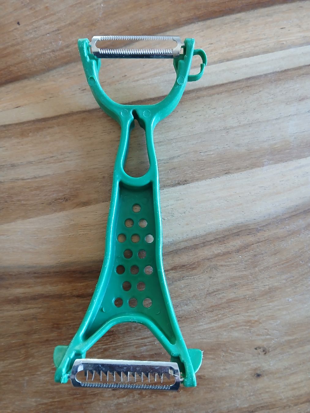 Elettrodomestici da cucina: Very sharp Green Double Bladed Fruit and Vegetable Peeler – Usato da Dübendorf venduto da rol_fm6d 1