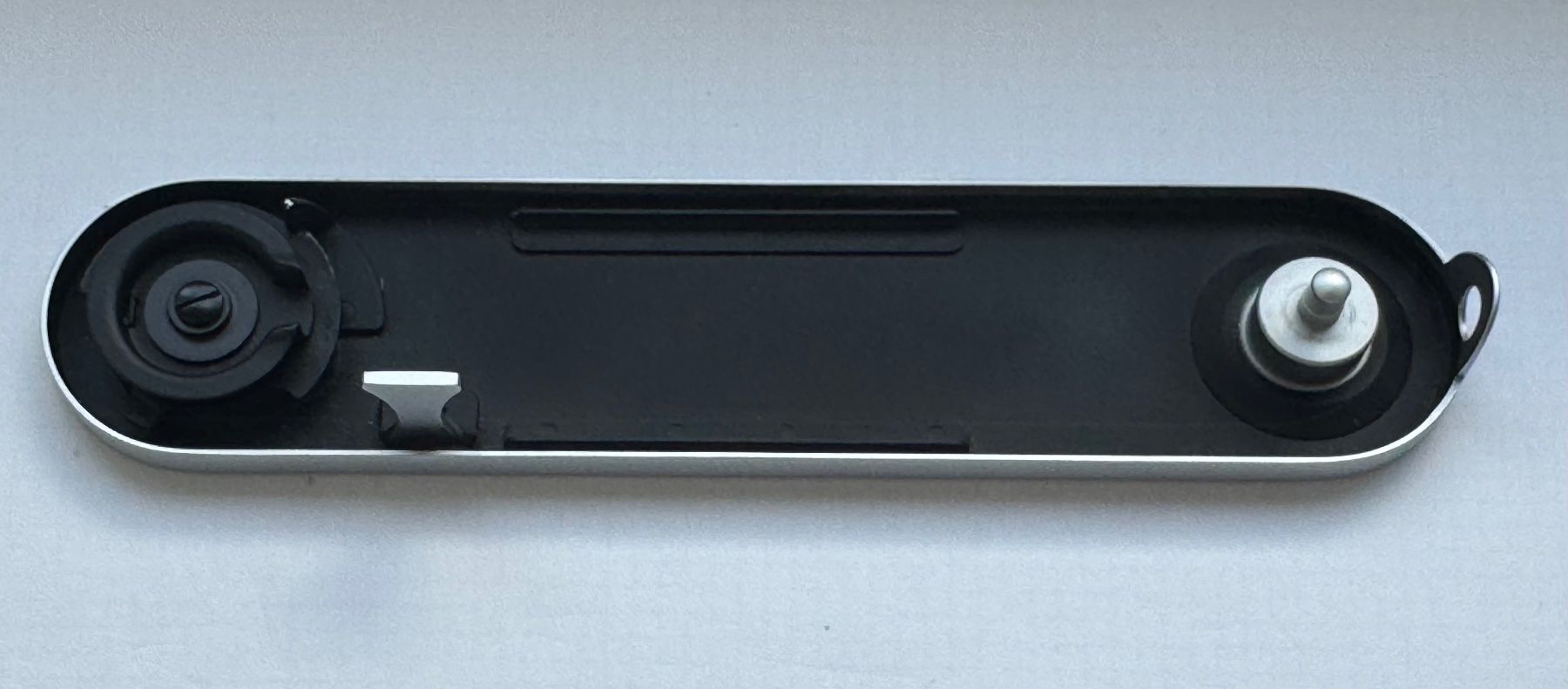Leica Fotocamera: LEICA Bodendeckel zu Modell IIIf in Chrom – Usato da Niederweningen venduto da 85funky10