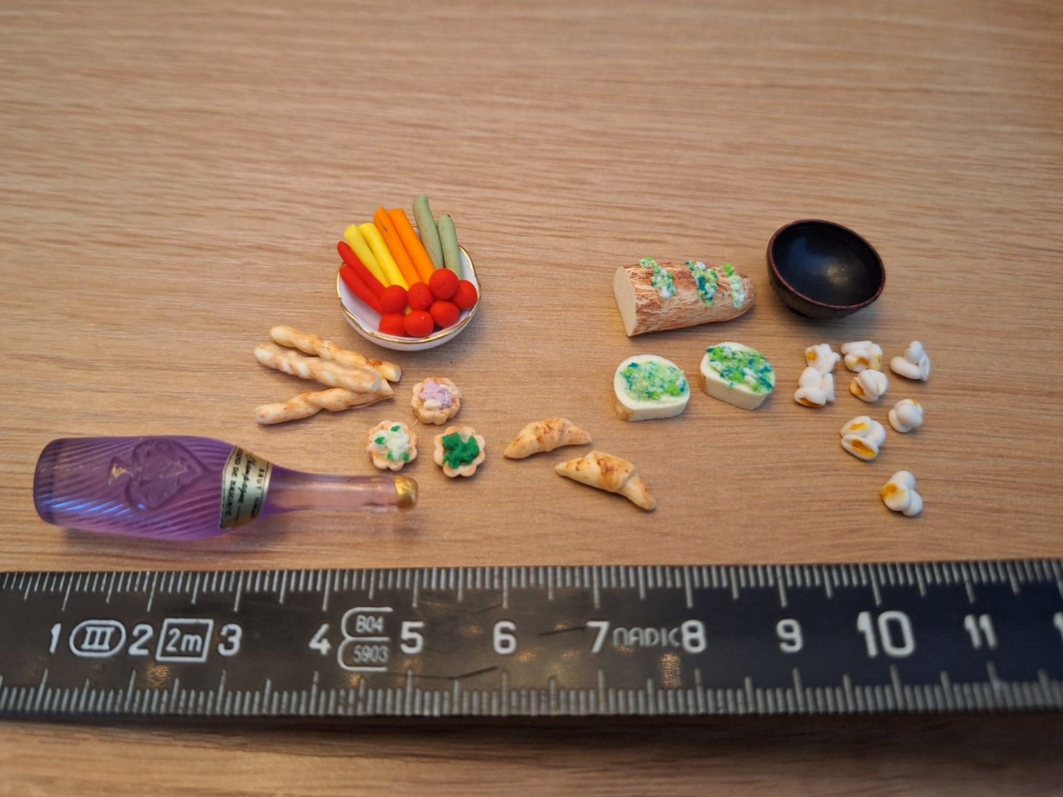 Case e mobili per bambole: Handmade Apero Set, Chnoblibrot, Chäschüechli, Popcorn – Nuovo (secondo la descrizione) da Zürich venduto da HandmadeTinyFood 1