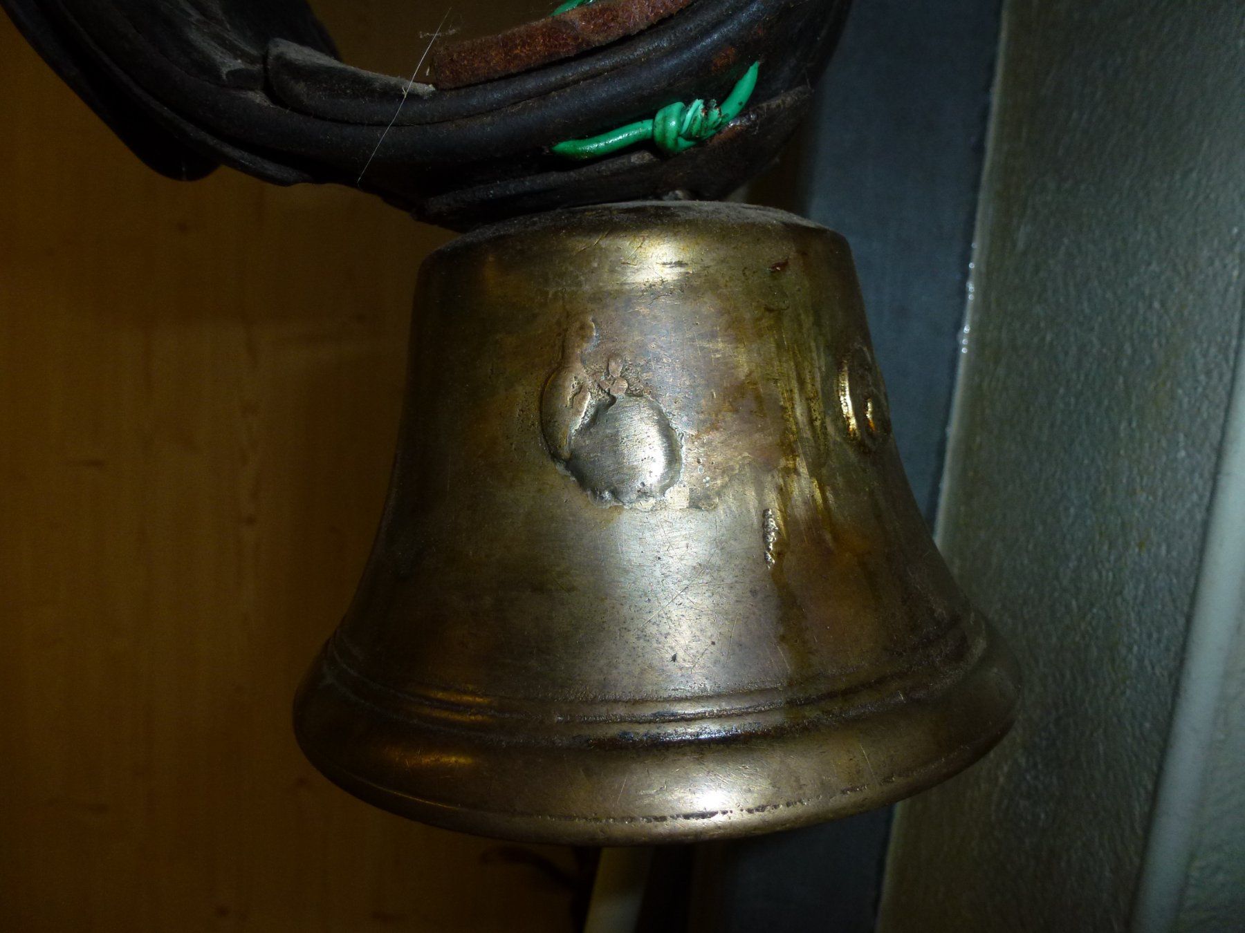 Cloches & sonnailles: Spezielle Uralte Glocke – D'occasion à Bürglen UR par daisyxy5 5
