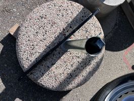 Stabiler Sonnenschirmständer aus Wasch-Beton - rund, Top!