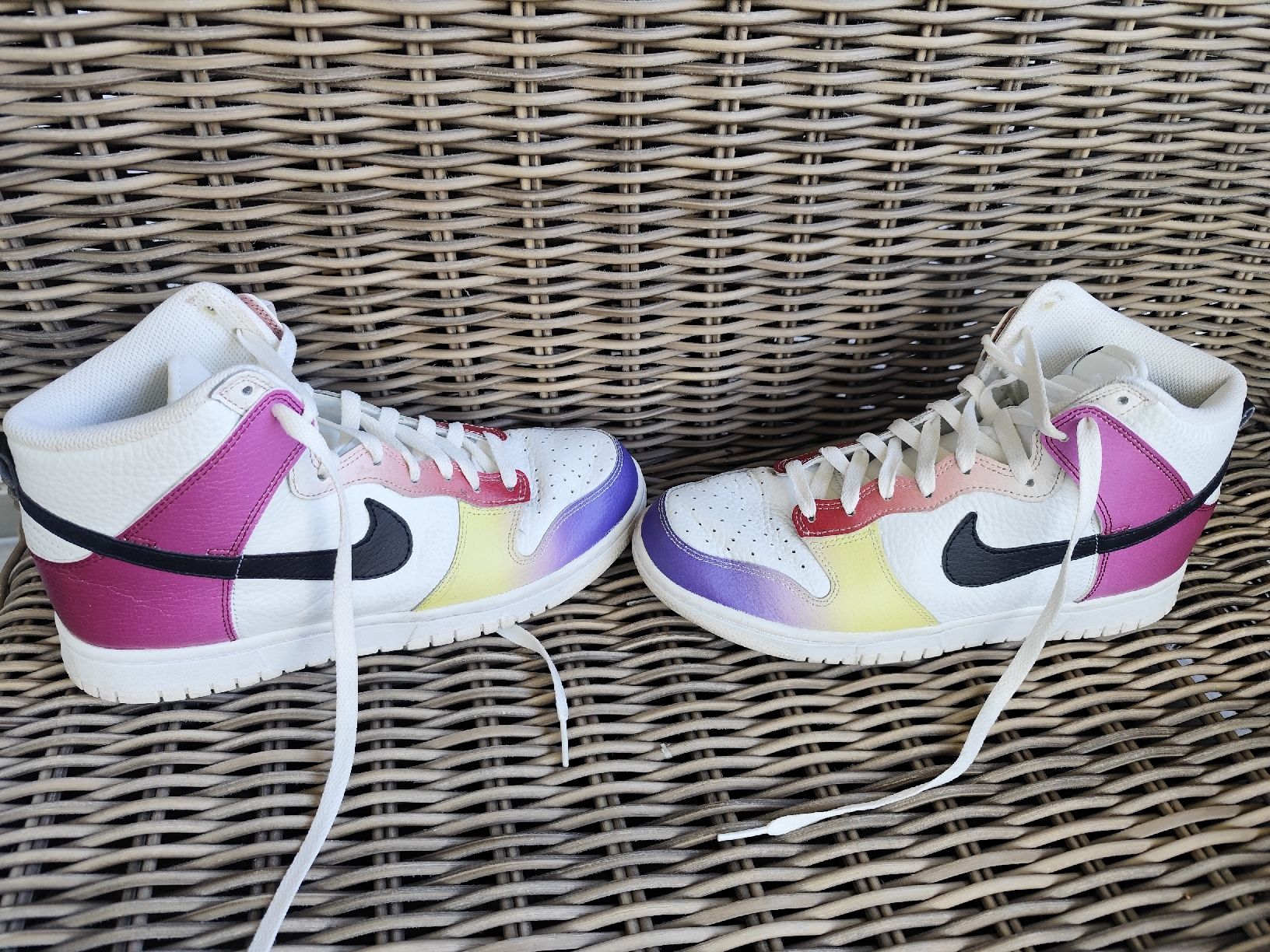 Nike Scarpe da donna: Nike Dunk High Damenschuhe Grösse 40 – Usato da Zürich venduto da Claudia_Zueri 1