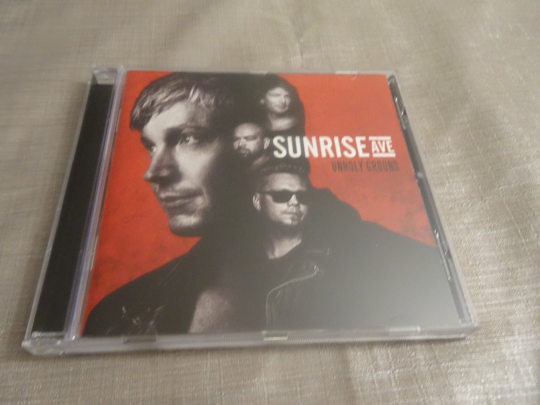 CD: Sunrise Avenue - Unholy Ground CD – Usato da Olten venduto da Disc-Ausverkauf
