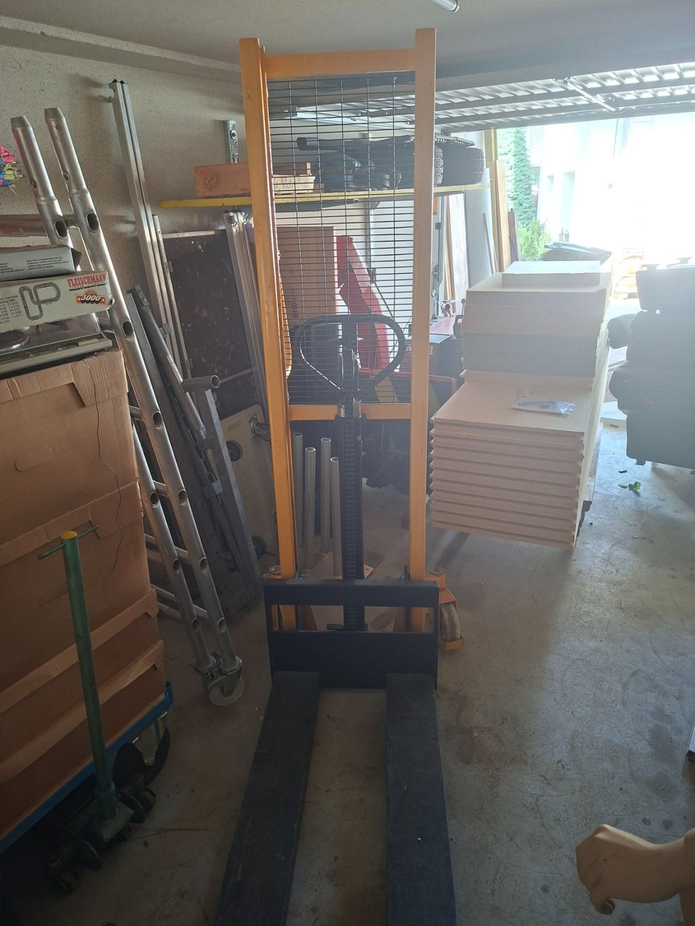 Carrelli elevatori e a forche: Handstapler 1000 kg – Usato da Brunnen venduto da Ofen21 1