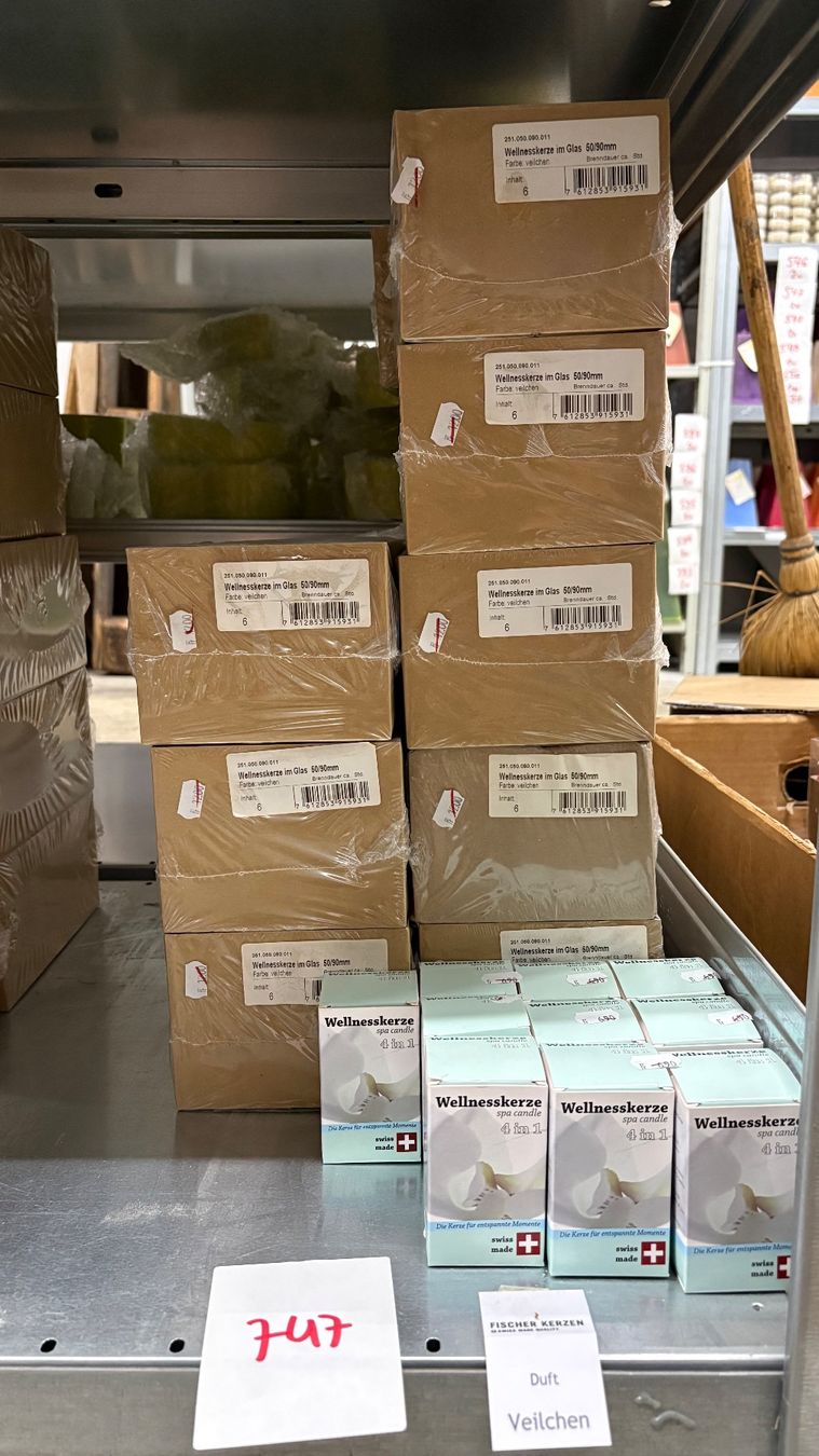 Candele: 747 Posten Wellnesskerzen "Durft Veilchen" aus Liquidation – Nuovo (secondo la descrizione) da Derendingen venduto da Meisterstuecke