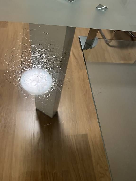 Tavoli: Esstisch / Glastisch mit Ablage  weiss – Usato da Zürich venduto da jov_2mhn 1