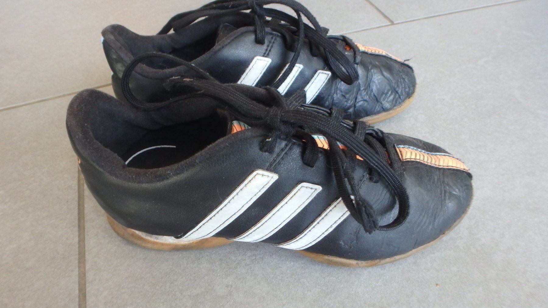 Adidas Scarpe per ragazzi: Turnschuhe Gr 32 – Usato da Riehen venduto da India13 1
