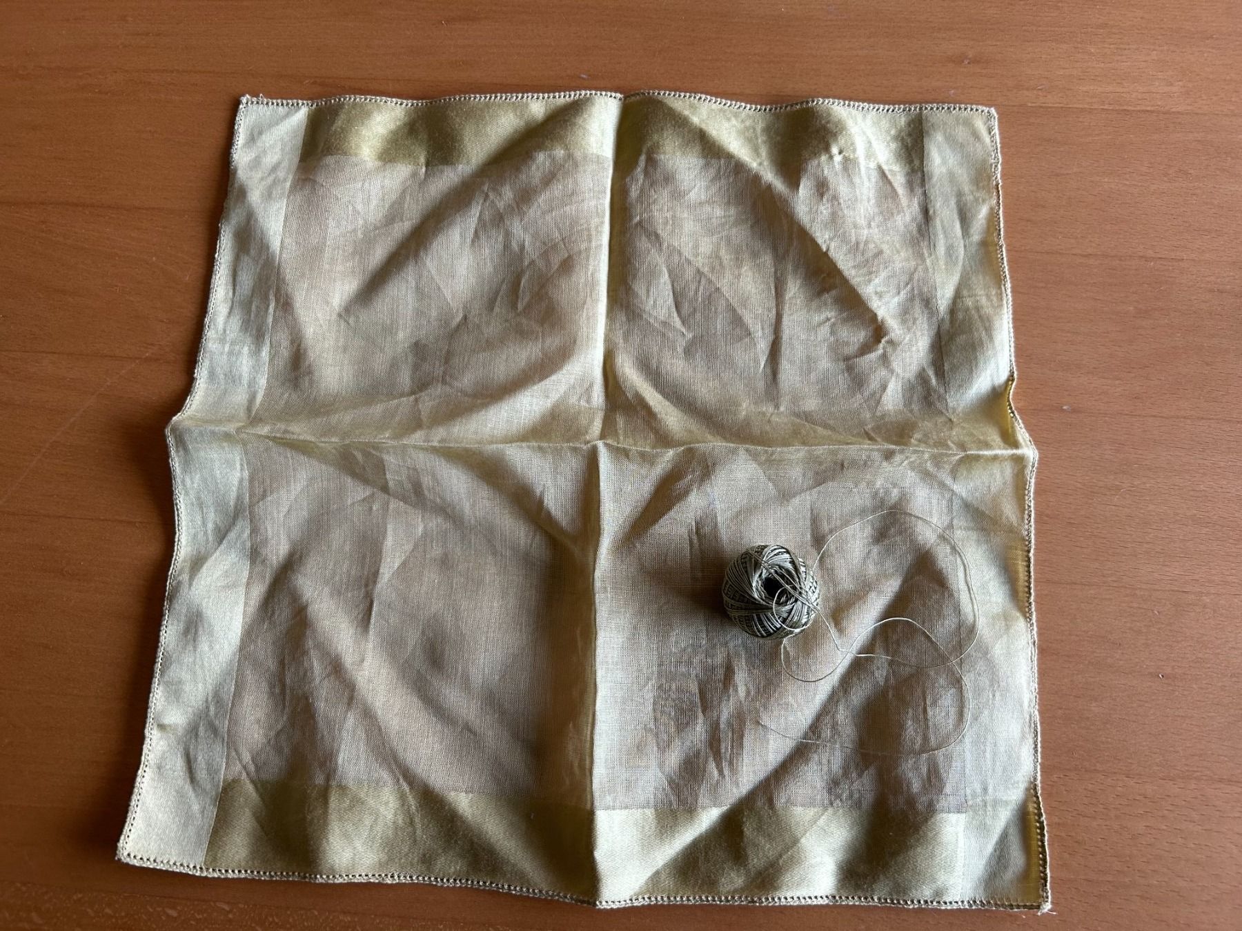 Altro in  Abbigliamento & Accessori: Zwei Taschentücher umhäkeln mit passendem Spitzengarn – Usato da Hagendorn venduto da Teora66 1
