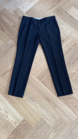 MONCLER elegante Hose aus Wolle perfekte Passform zeitlos