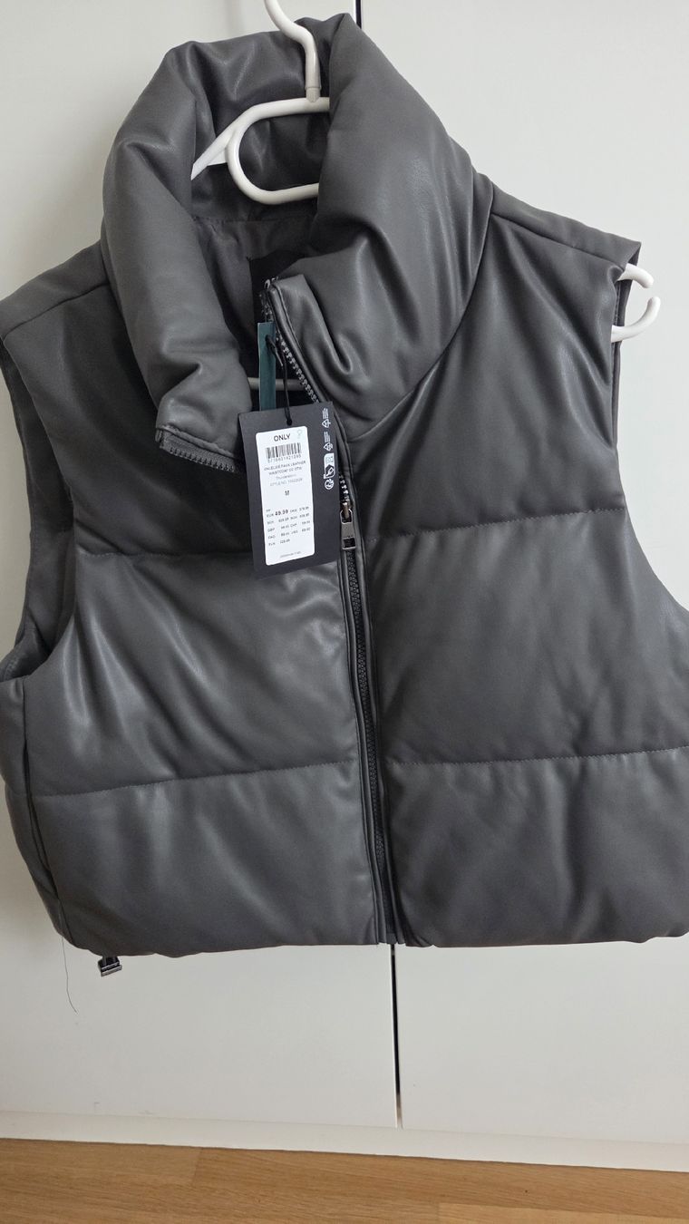 Only Camicette: Damenweste-Neu;ONLY  – Nuovo e nell'imballaggio originale da Gossau SG venduto da sar_7vt5 1