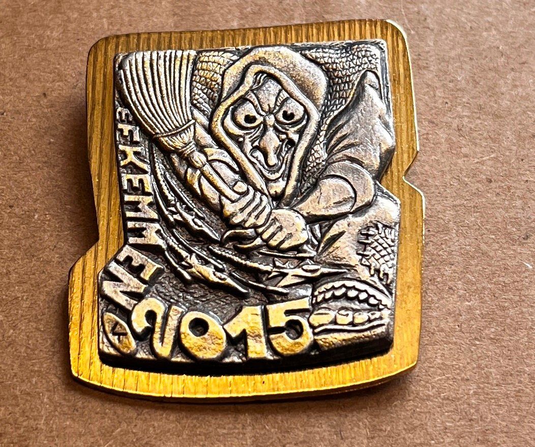 Placchette & Badge: Fasnachtsplakette Emmen Gold 2015 – Usato da Obernau venduto da Wgnom