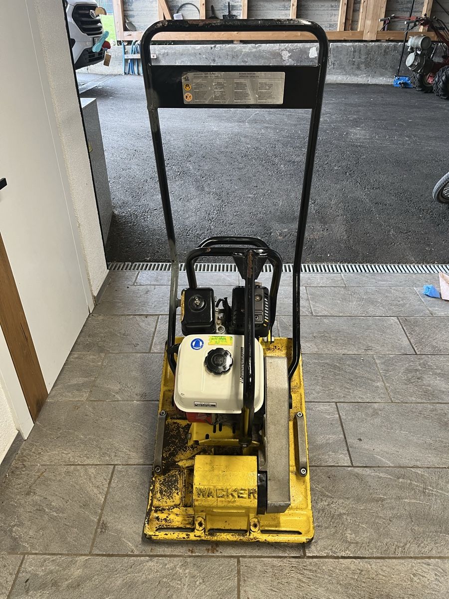Wacker Neuson Toutes les machines: Wacker Vibroplatte – D'occasion à Uttigen par Safety123 3