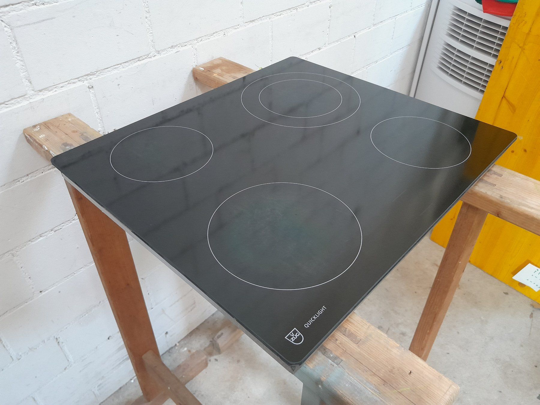 V-Zug Cucine: Glaskeramik Kochfeld V-ZUG Quicklight – Usato da Zürich venduto da raphahello 1