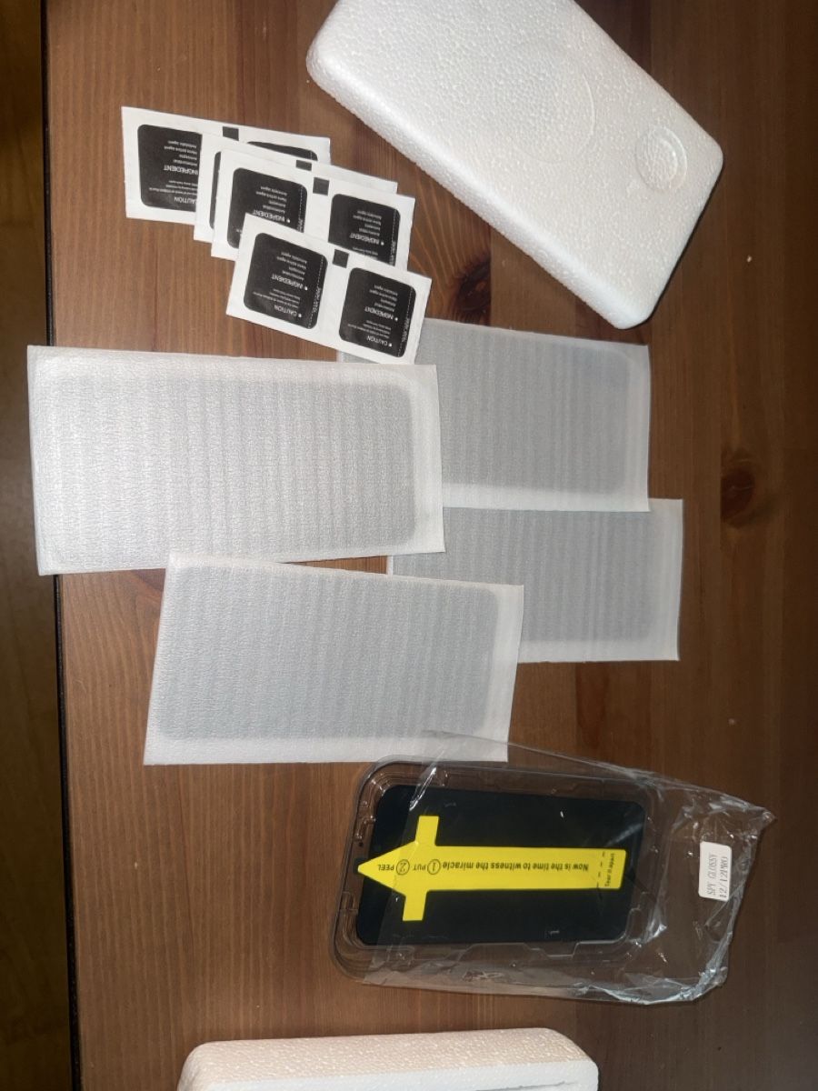 Ritocchi & pellicole di protezione: Iphone 12pro schutzfolie verdunkelt  – Nuovo e nell'imballaggio originale da Grenchen venduto da Leonardo29