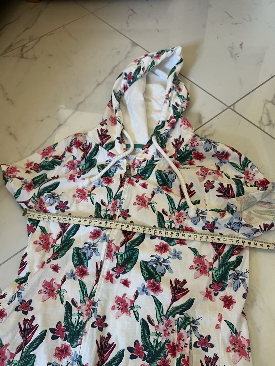 Maglioni & Felpe: Sweat/ haut à capuche,  Armloses Jäckchen mit Kaputze – Usato da COLOGNY venduto da fleurdelys84 3