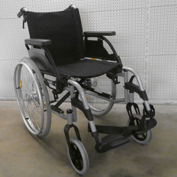 Rollstuhl Breezy, SB 45 cm, Zusatzbremsen, nur CHF 199