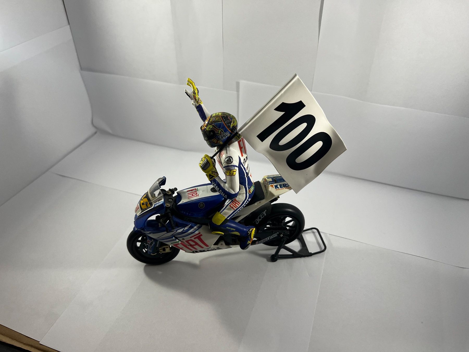 Minichamps Kit di modellismo & Modellini statici: Valentino Rossi Lot 10 – Usato da Sergey venduto da Mascotte00