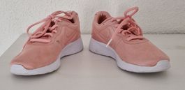 25) Nike Tanjun Premium