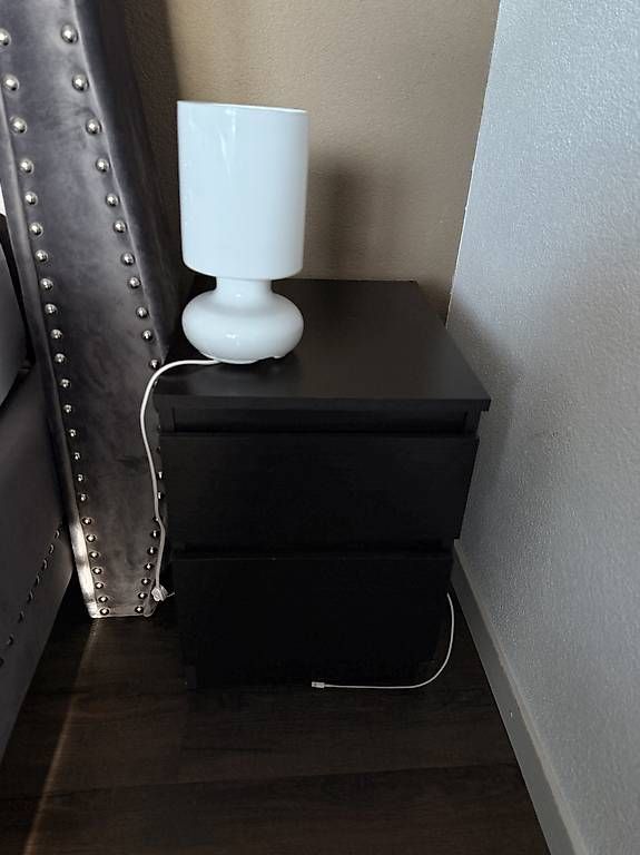 Comodini: Table de chevet – Usato da Pully venduto da Alexandre_Gordon 1