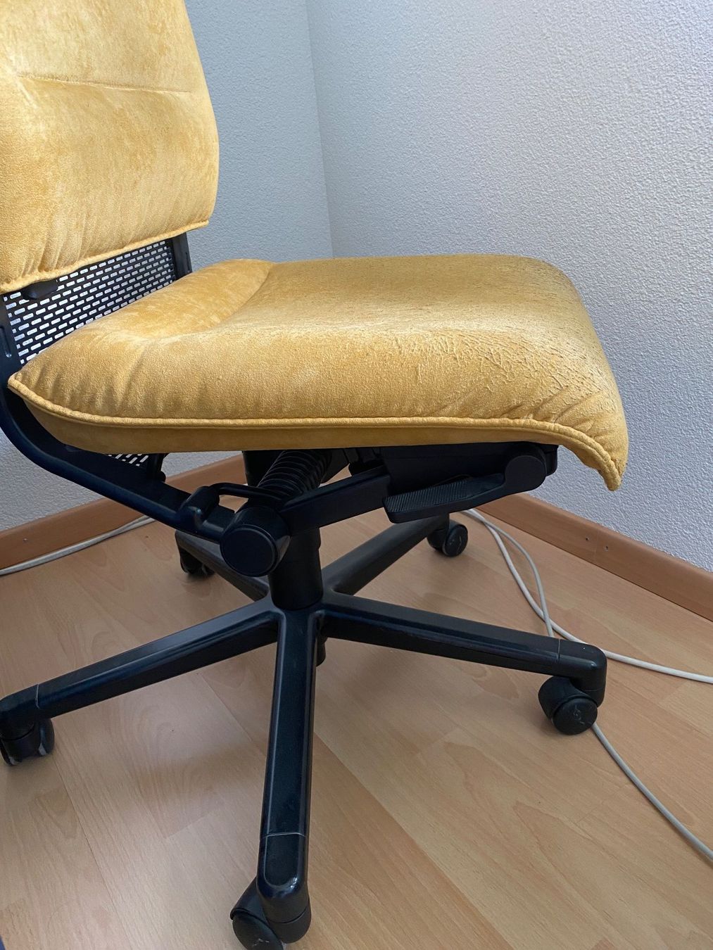 Sedie: Bürostuhl (Alcantara) – Usato da Altikon venduto da Turboprompt 1