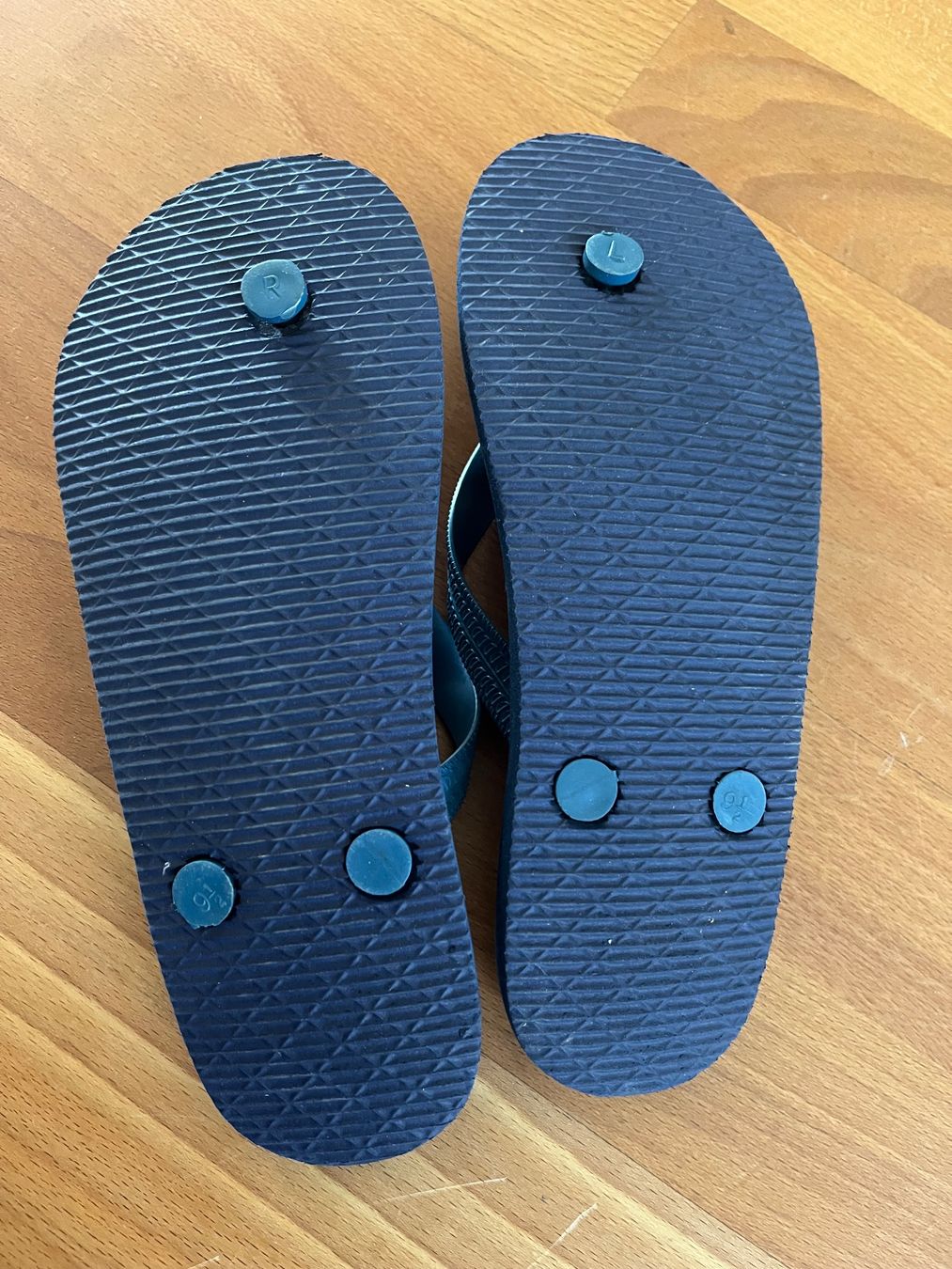 Schuhe für Jungen: Flip-Flops, ca. Grösse 33, dunkelblau, neu – Neu (gemäss Beschreibung) aus Cham von knonauerstrasse 1