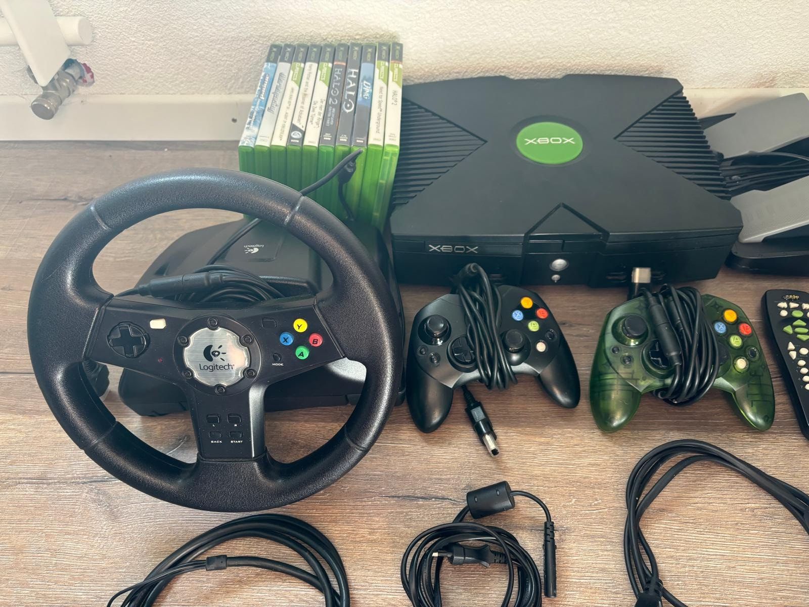 Microsoft Console: Microsoft Xbox Konsole mit Lenkrad, Controller und Spielen – Usato da Wangen an der Aare venduto da Manumech 1