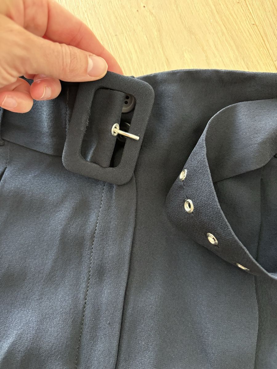 Pantaloni: Byblos black summer shorts  – Usato da St. Gallen venduto da ott_f827 2
