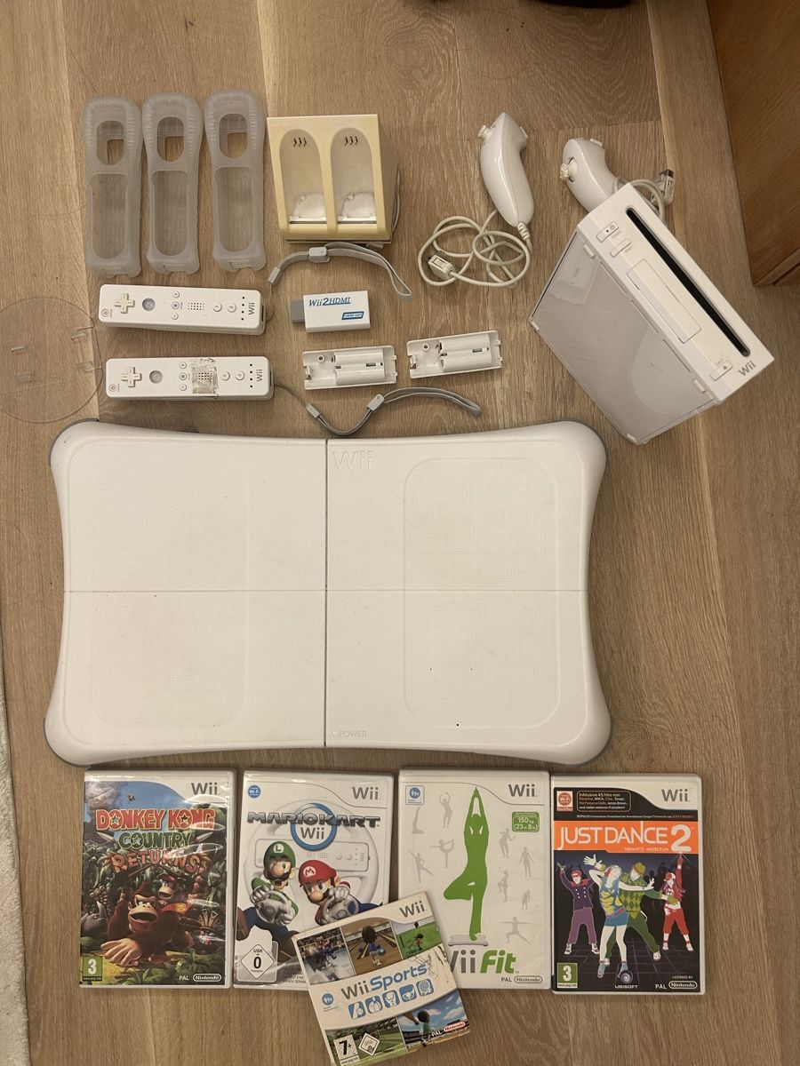 Nintendo Console: Big Wii lot  – Usato da Zürich venduto da valico