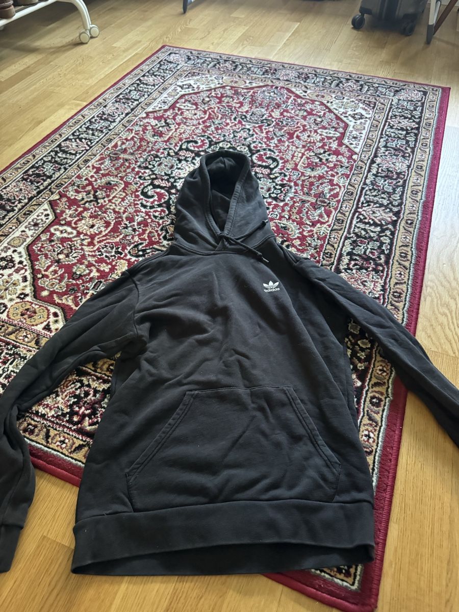 Adidas Maglioni & Felpe: Adidas Kapuzenpullover schwarz Grösse S gebraucht – Usato da St. Gallen venduto da rechsteinersell