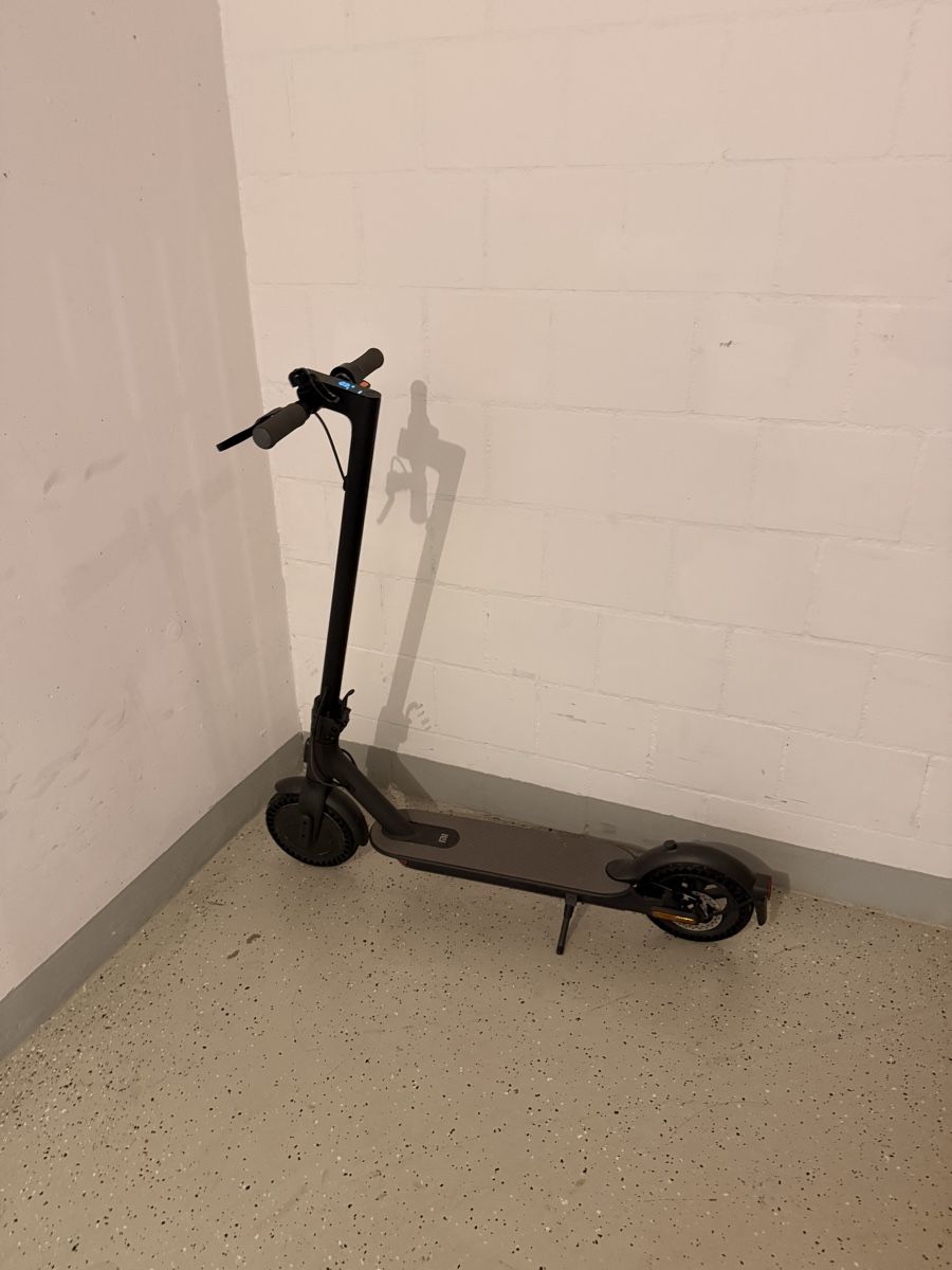 Xiaomi Kickboard: Mi Electric Scooter Essential E-Scooter 11/2021 – Usato da Brittnau venduto da ToastbrotT