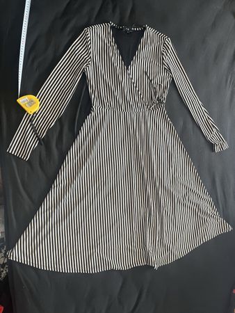 Damen Kleid gestreift V-Ausschnitt Grösse S neu
