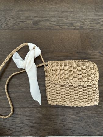 Sommerliche Stroh-Umhängetasche, Blumenfutter