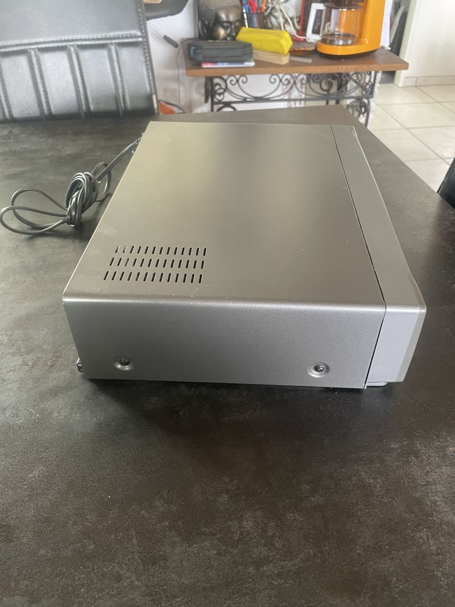 Sharp Registratori: Magnétoscope Videorecorder Sharp VC-MH68SVM – Usato da Vallamand venduto da Bricbracbroc82 1