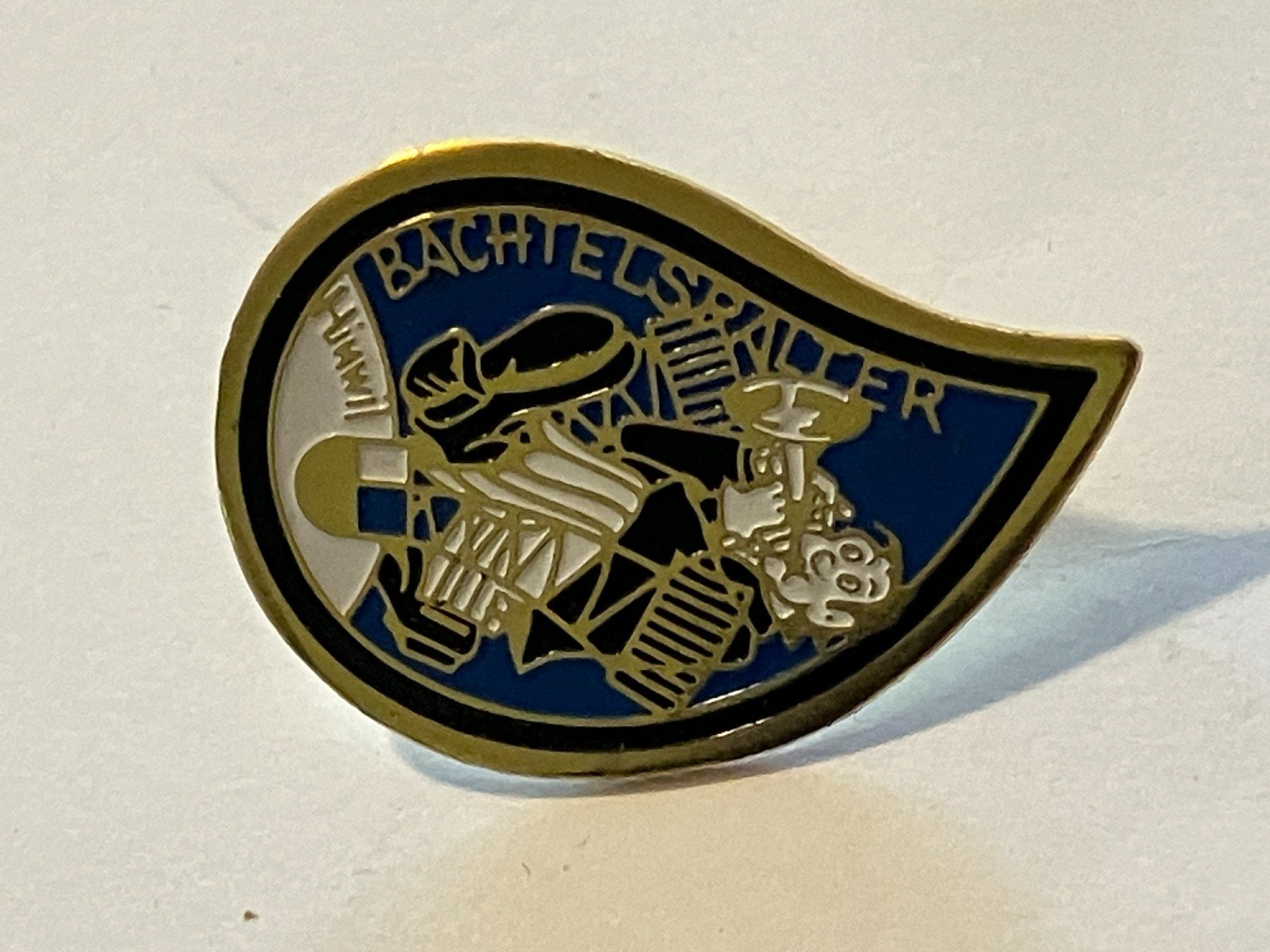 Placchette & Badge: 1 Pin Bachtelspalter Hinwil  – Usato da Basel venduto da djwwpp