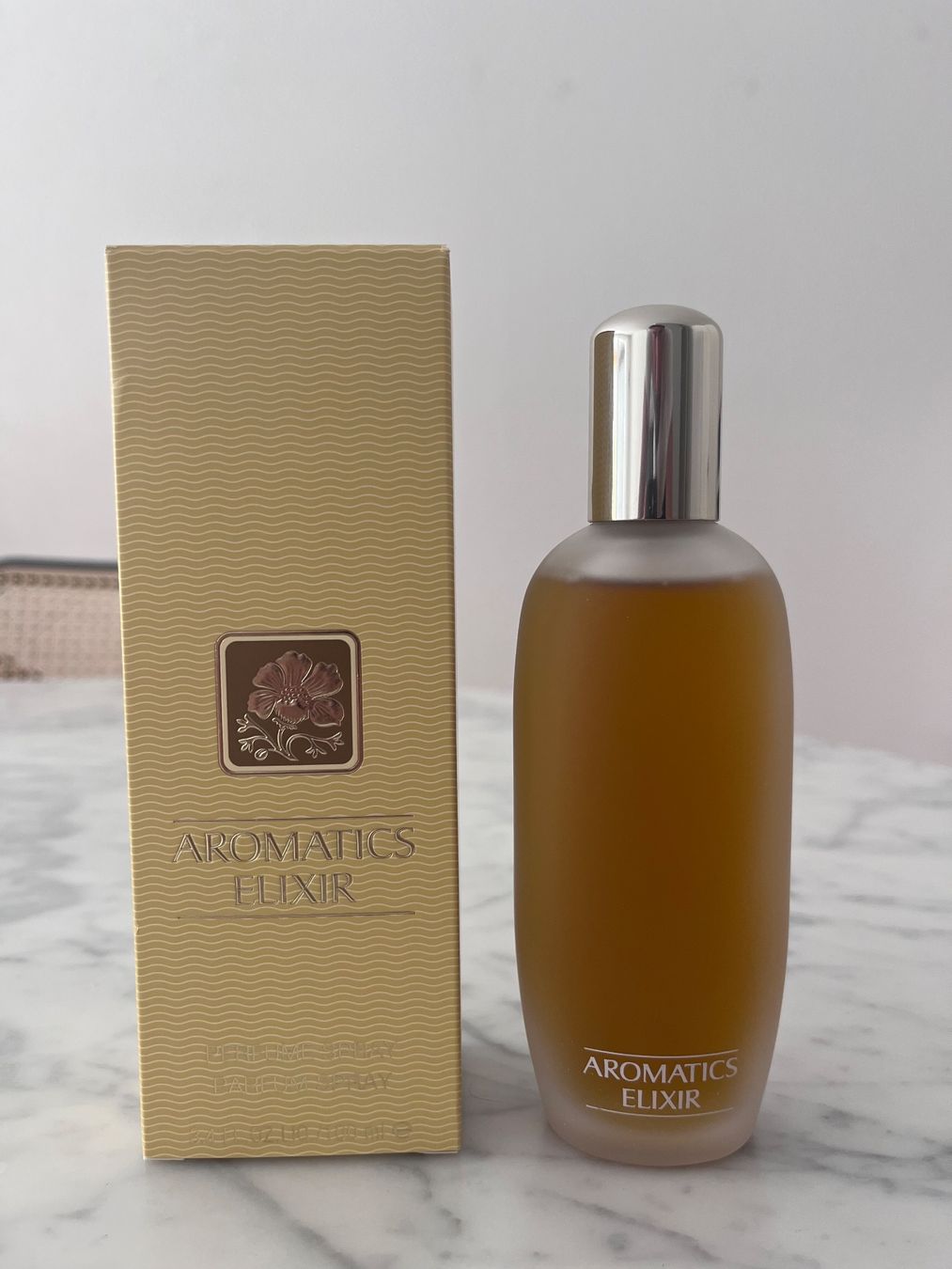 Clinique Parfums & Eau de Toilette: Clinique Aromatics Elixir Eau de Parfum 100ml – D'occasion à Wetzikon ZH par MW.S
