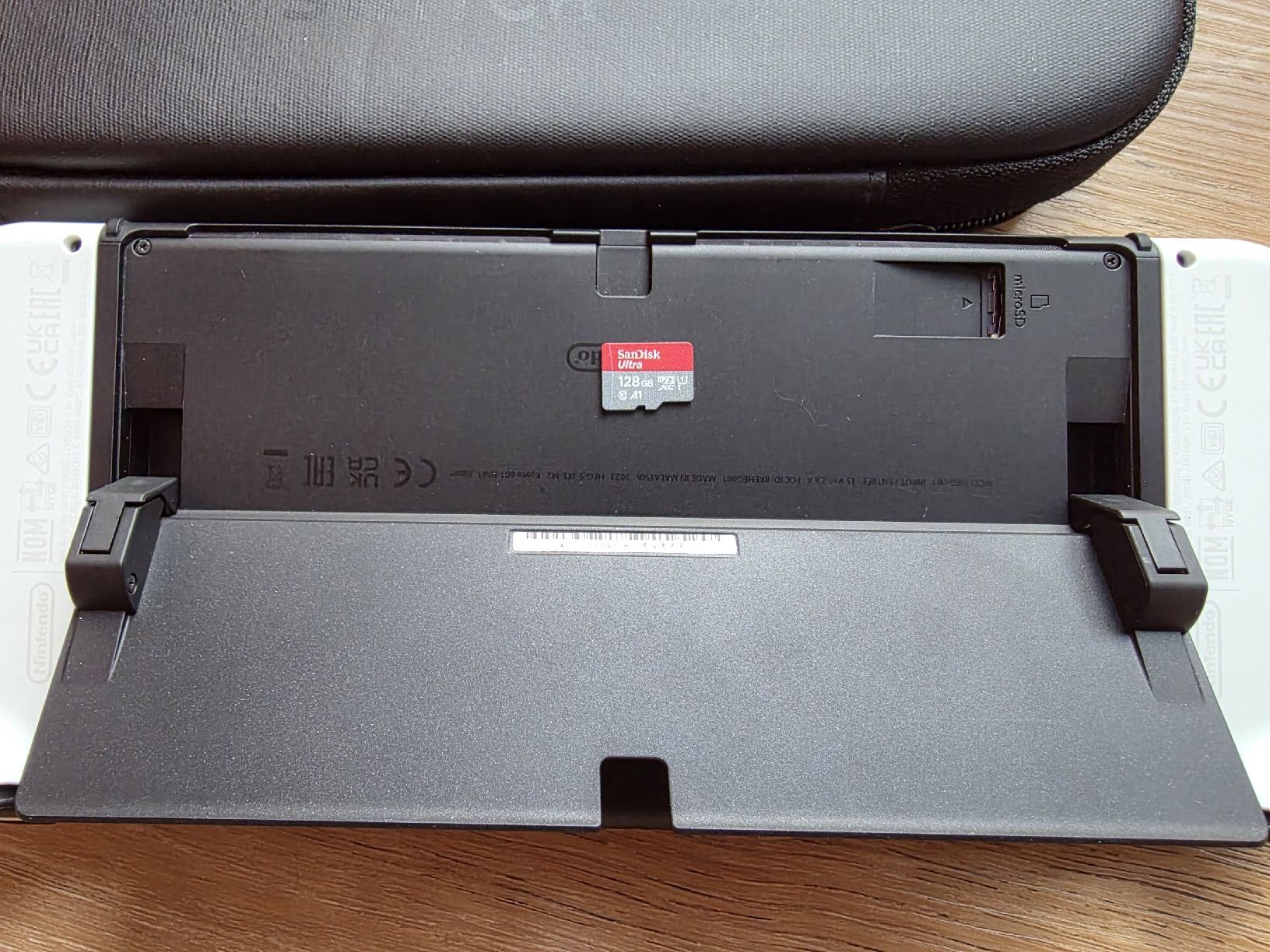 Nintendo Konsolen: Nintendo Switch OLED mit Zubehör – Gebraucht aus Dällikon von Tim7D 2