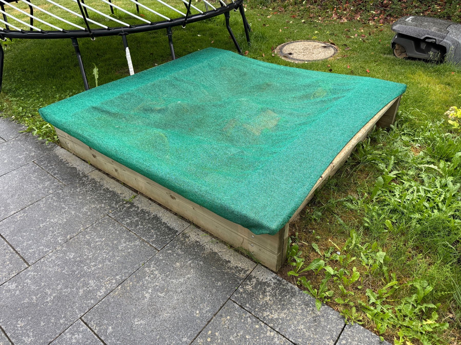 Sabbiera per bambini: Robuster Sandkasten aus Holz mit Abdeckung – Usato da Dörflingen venduto da Struxure 1