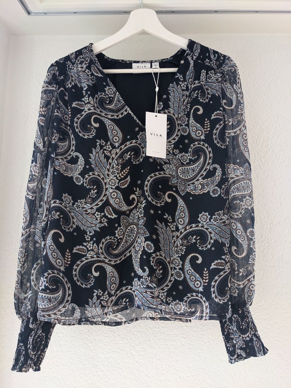 Vila Blusen: VILA Bluse Gr. 38 (neu mit Etikett) – Neu und originalverpackt aus Lengnau AG von Nathi88